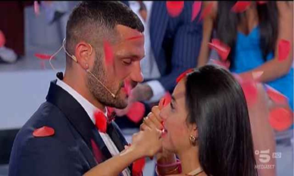 Uomini e Donne, Luca sceglie Soraia e lei dice sì: ma i fan hanno il dubbio che…