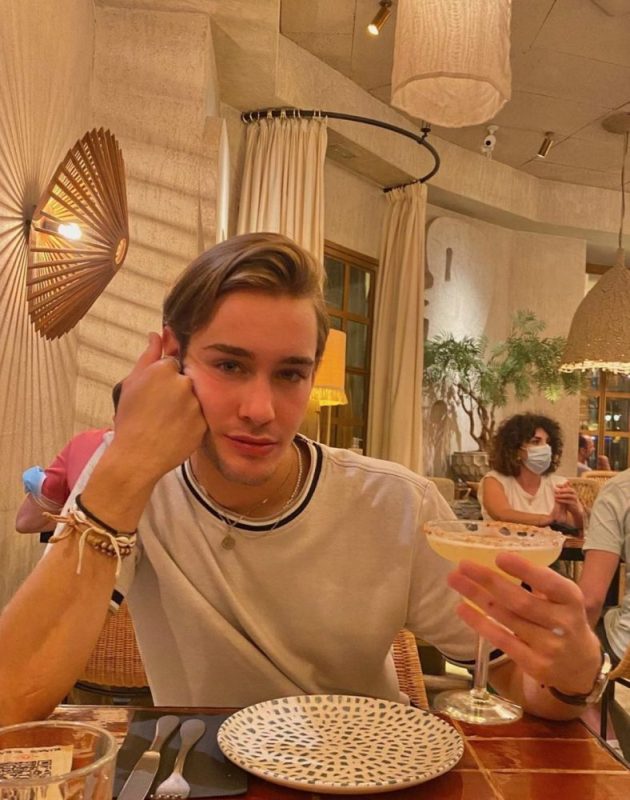 Galleria foto 'Una Vita, ecco com’è Miguel Olmedo nella vita reale' - foto 1