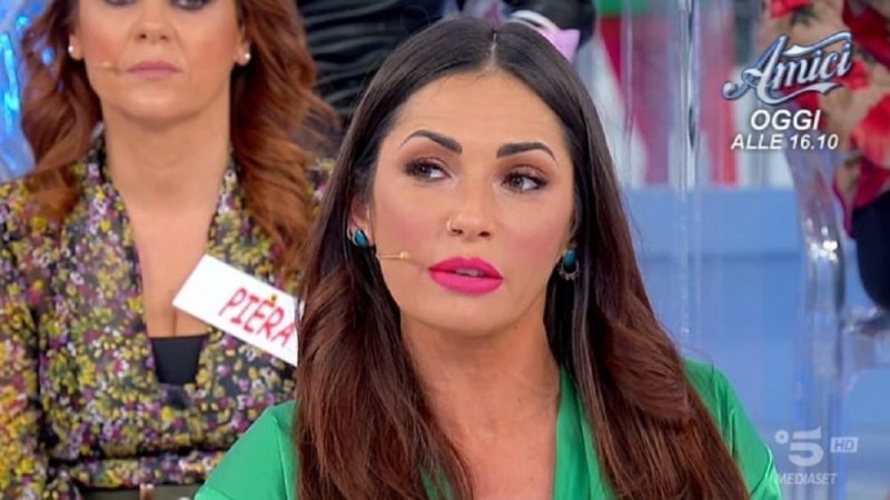 Galleria foto 'Uomini e Donne, Ida Platano nel panico: dice addio a Riccardo?' - foto 1