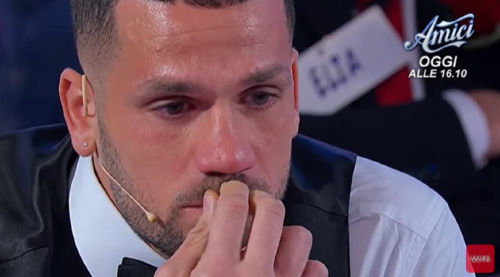 Uomini e Donne, Luca Salatino scoppia in lacrime a centro studio: c’entra Lilli