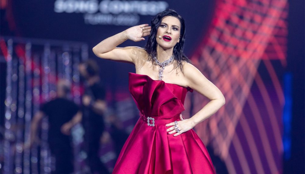 Laura Pausini, commenti fuori luogo a Uno Mattina: “Un Valentino su di lei…”