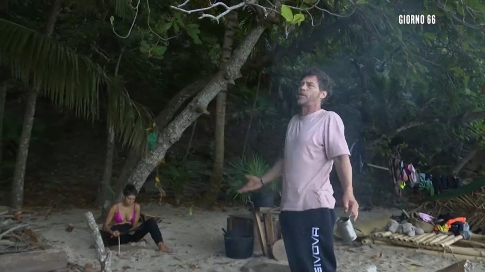 Isola dei Famosi, Marco Maccarini esplode contro Carmen Di Pietro: “Smettila, mi viene da piangere!”