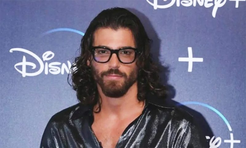 Galleria foto 'Can Yaman sul red carpet del Disney Plus Party: C’è anche Demet Ozdemir!' - foto 1