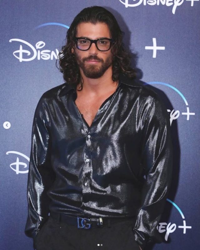 Galleria foto 'Can Yaman sul red carpet del Disney Plus Party: C’è anche Demet Ozdemir!' - foto 2