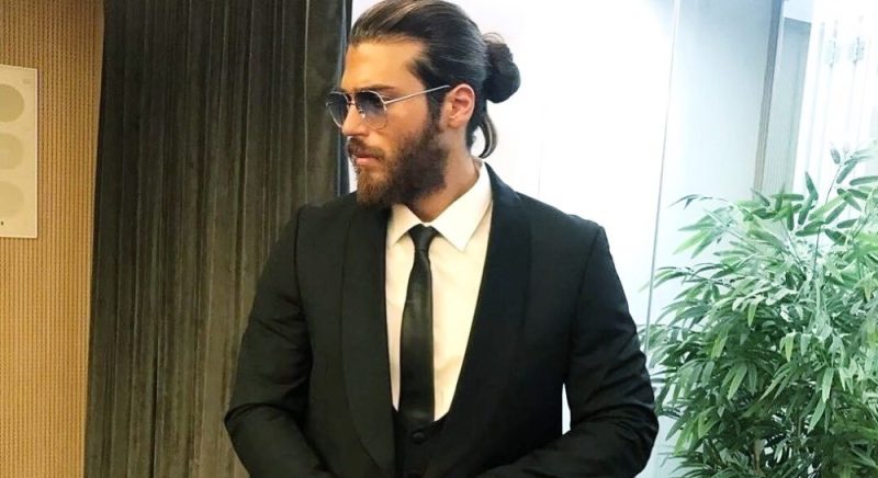 Galleria foto 'Can Yaman il prossimo James Bond? I fan lanciano una petizione!' - foto 1