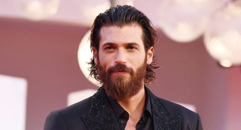 Galleria foto - Can Yaman, backstage spot Mercedes-Benz: nuovo video, nuovo look! Foto 1
