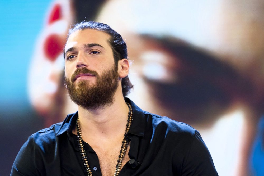 Can Yaman di nuovo in forma, gli indizi del malore già c’erano: Ecco cosa è successo!