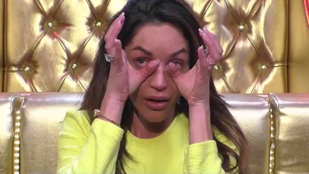 Gf Vip, Delia Duran ‘dimenticata’ così: la nuova fiamma è un’ex gieffina