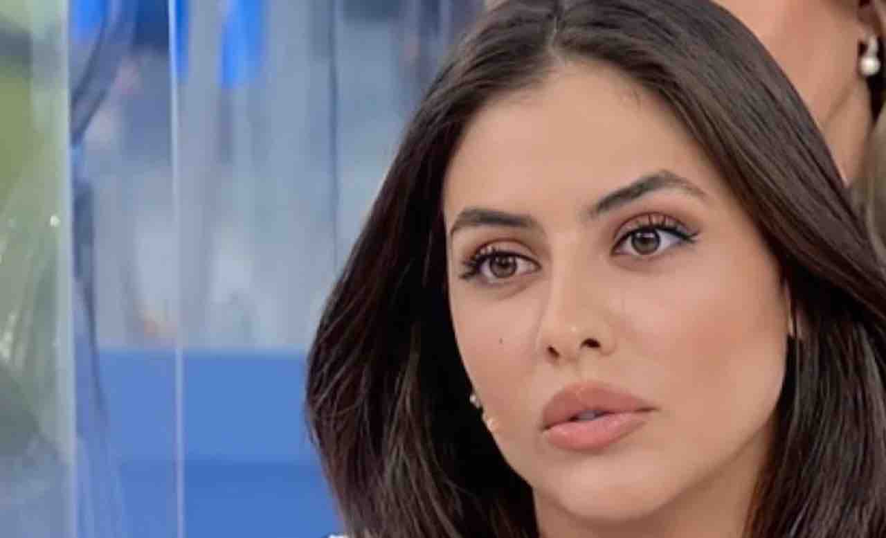 Uomini e Donne, Federica Aversano la prima tronista ufficiale? ‘Fatti fuori’ Andrea e Lilli…