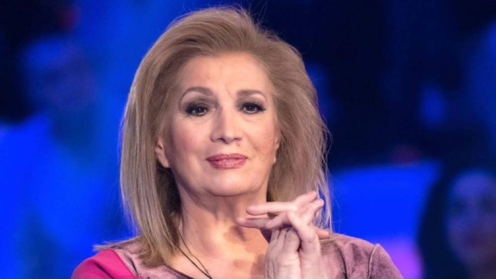 Gf Vip chiama, Iva Zanicchi risponde: “Sì ci andrei ma come…”