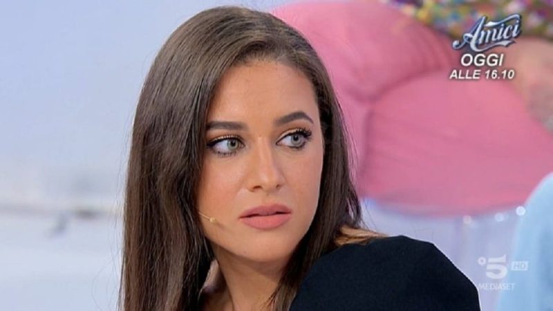 Galleria foto 'Uomini e Donne, Lilli Pugliese ci ripensa sul trono? “Non sono adatta”' - foto 1