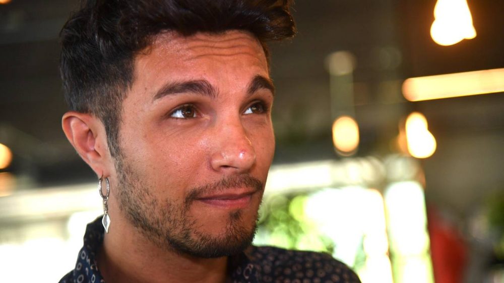 Marco Carta dice addio al suo fidanzato: “Questa canzone parla di te”