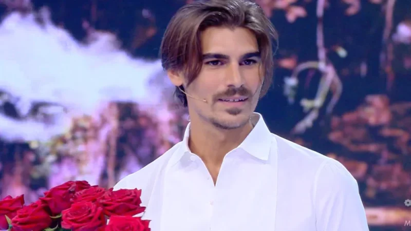 Galleria foto 'Isola dei Famosi, Marco Cucolo: “La mia Salute è a Rischio”, poi Tuona contro Luxuria' - foto 1