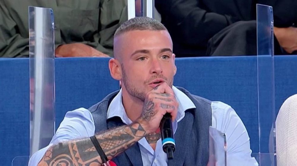Uomini e Donne, Matteo Ranieri vola in Irlanda: “Vado per 2 settimane ma Valeria…”