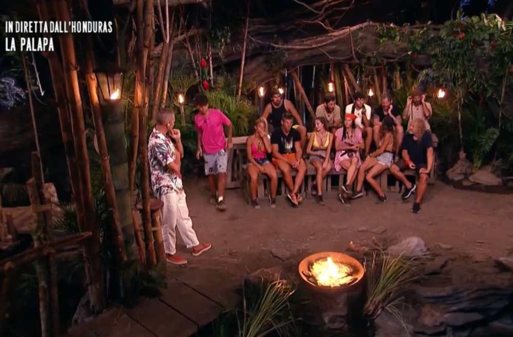 Isola dei Famosi, ex naufraga contro il reality: “Favoritismi, non tutti sullo stesso piano”