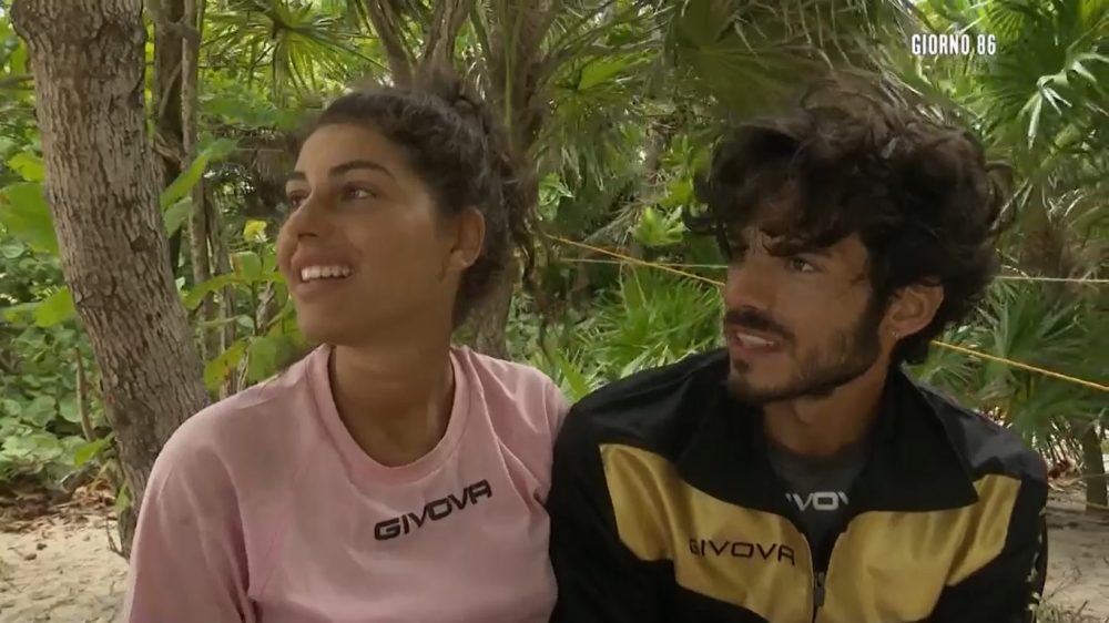 Isola dei Famosi, Marialaura De Vitis provoca Luca Daffrè: “Stanotte ti ho sognato…”