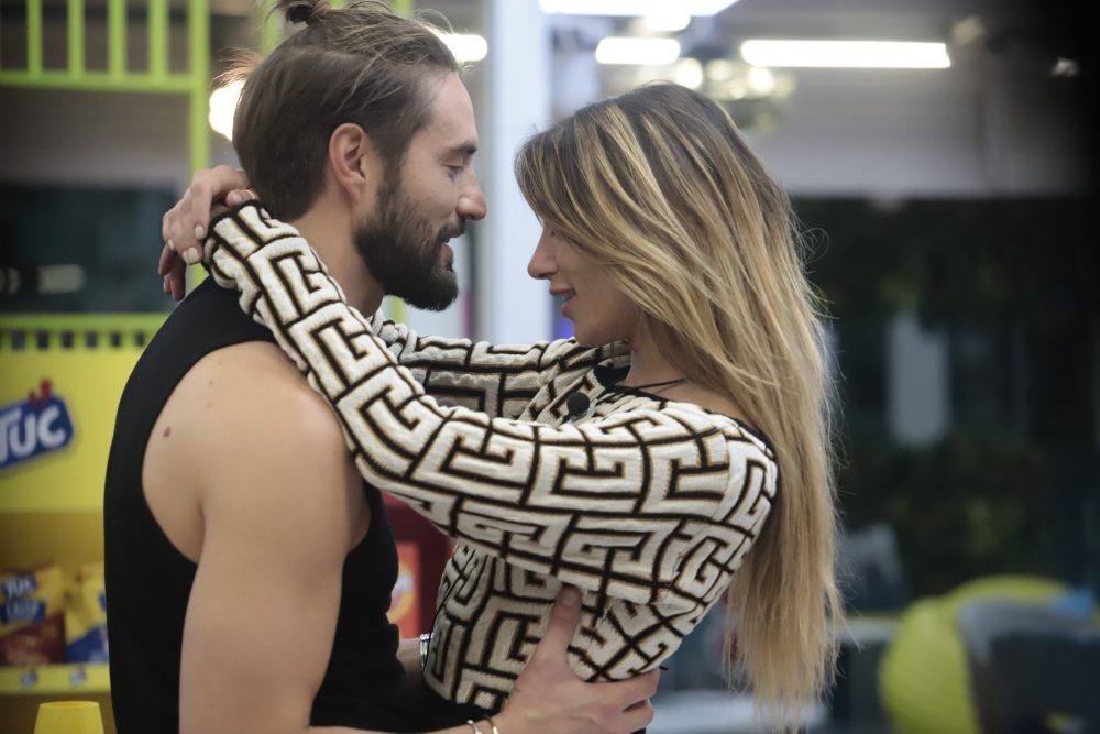 Gf Vip, Alex Belli esce allo scoperto: “Io e Soleil fisicamente siamo…”