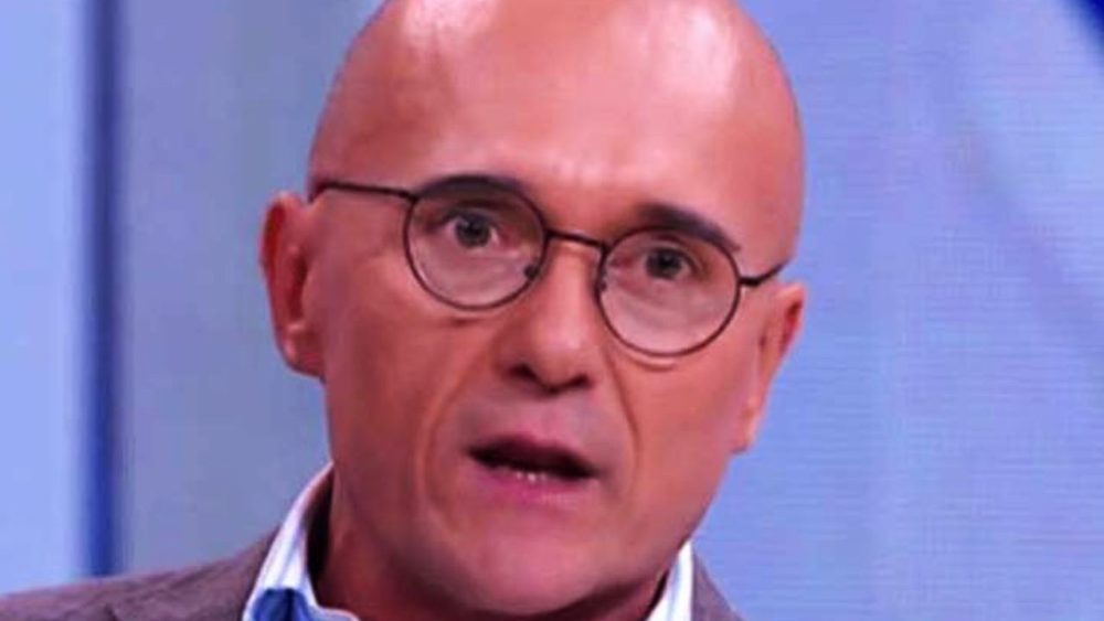 Gf Vip, Alfonso Signorini scioccato: la sua opinionista l’ha tradito con…