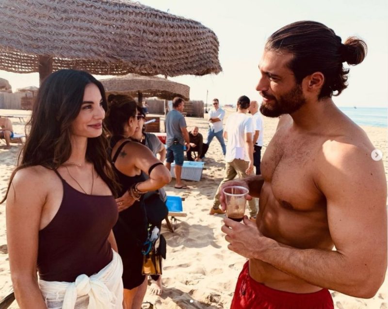 Galleria foto 'Viola Come il Mare: Can Yaman e Francesca Chillemi in costume da bagno fanno sognare!' - foto 3