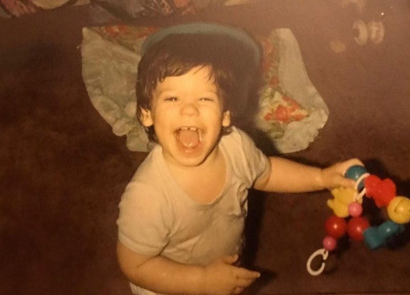 Galleria foto 'Can Yaman: lo avete mai visto da bambino? Un dettaglio è rimasto identico!' - foto 3