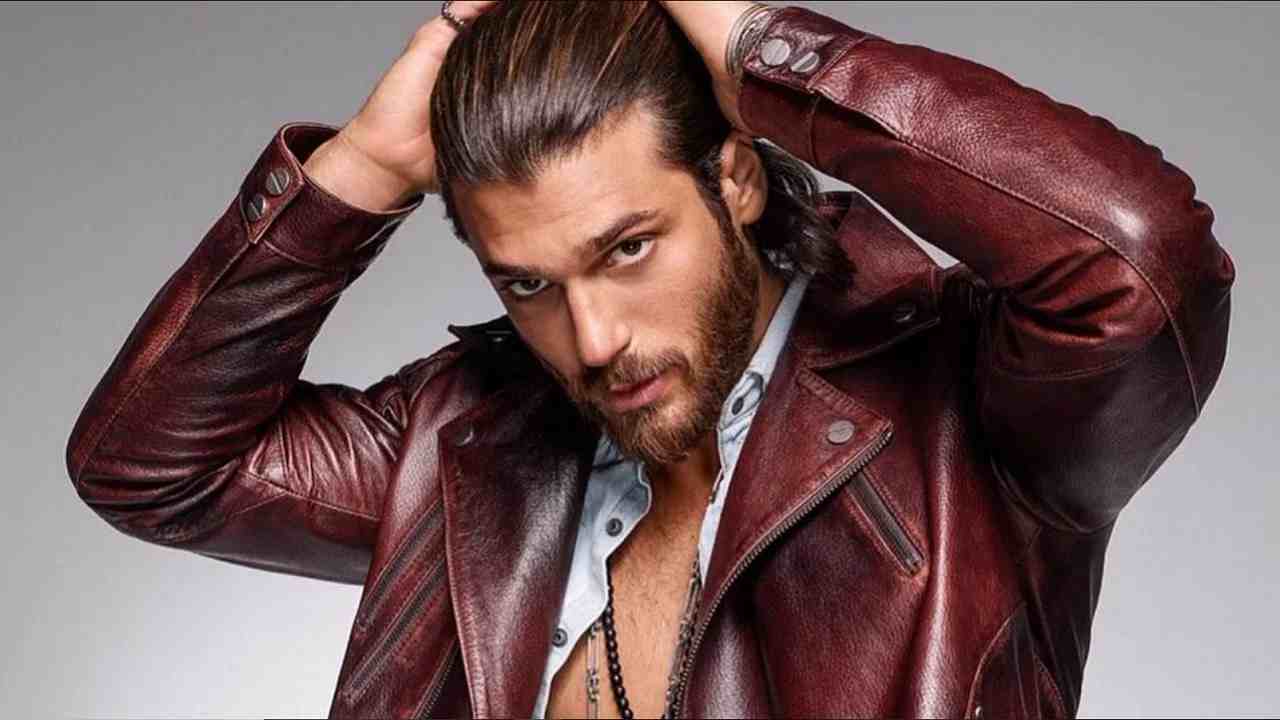 Can Yaman: lo avete mai visto da bambino? Un dettaglio è rimasto identico!