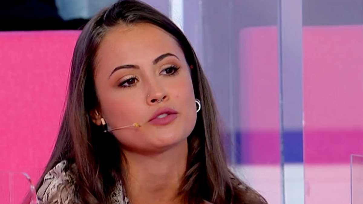 Uomini e Donne, Chiara Rabbi rompe il silenzio sulla crisi con Davide: “Stiamo male…”
