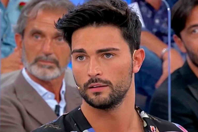 Galleria foto 'Uomini e Donne, Davide Donadei dopo lo sfogo urla sui social: “Grazie…”' - foto 2