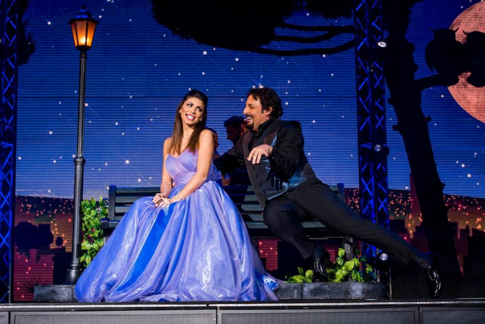 Enrico Brignano e Flora Canto si sono sposati: nozze vista mare e fuochi d’artificio
