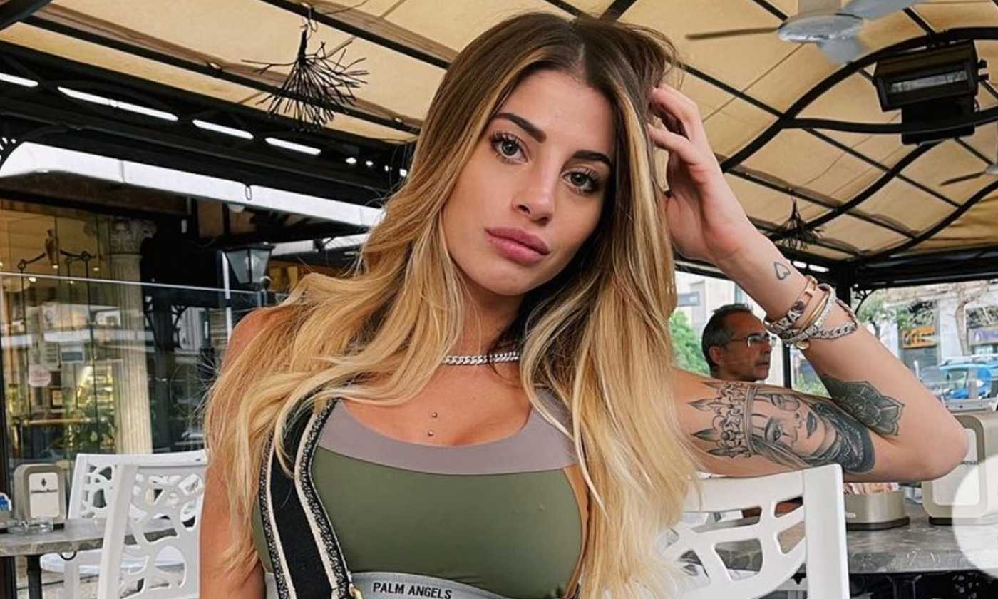 Chiara Nasti, il ‘gamberetto’ le si ritorce contro, lei sbotta: “Schifoso, non ti vergogni?”