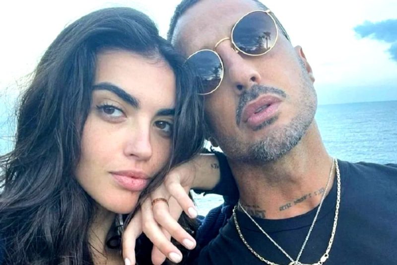 Belèn Rodriguez, l’ex Fabrizio Corona in vacanza con la futura moglie