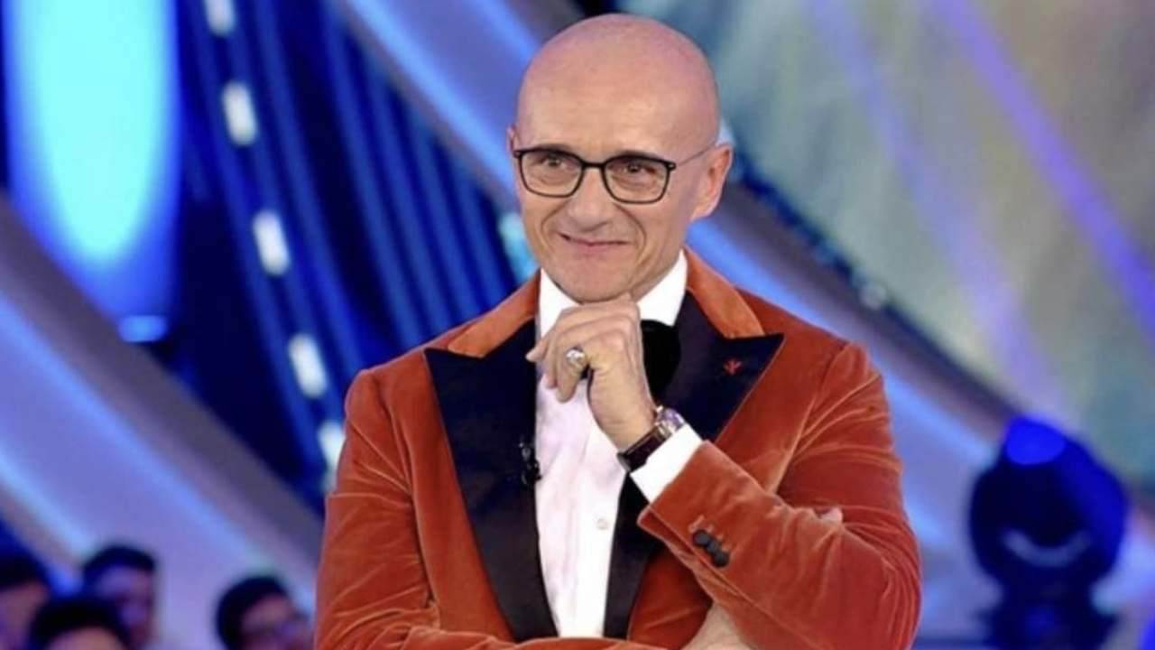 Gf Vip, anticipazioni: Signorini annuncia il PRIMO CONCORRENTE UFFICIALE