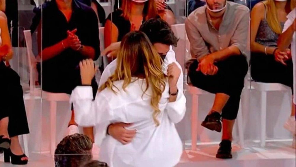 Uomini e Donne, NOTIZIA SHOCK: Davide Donadei beccato con l’ex di Riccardo Guarnieri