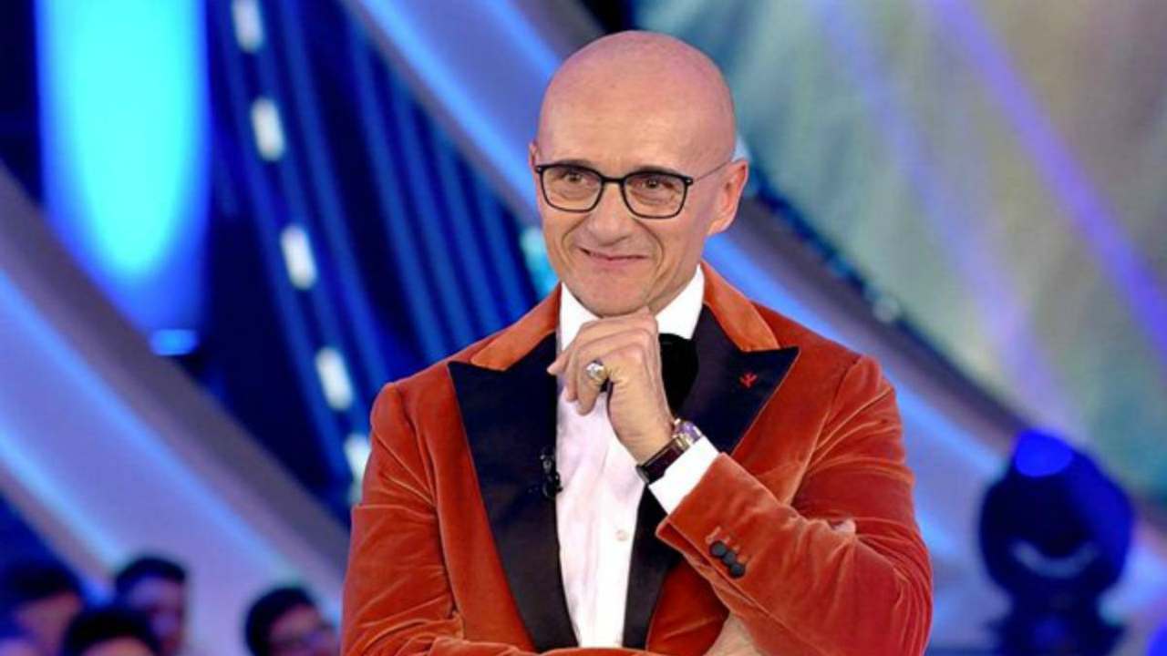 Gf Vip, Alfonso Signorini senza mezzi termini ammette: “Il cast completo è…”