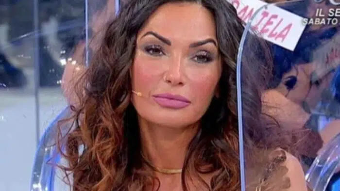 Uomini e Donne, Ida Platano cambia look: mai vista così FOTO