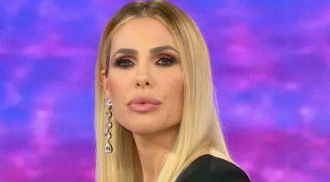 Ilary Blasi, brutto colpo per la showgirl, disperato appello ai fans: “Aiutatemi a…”