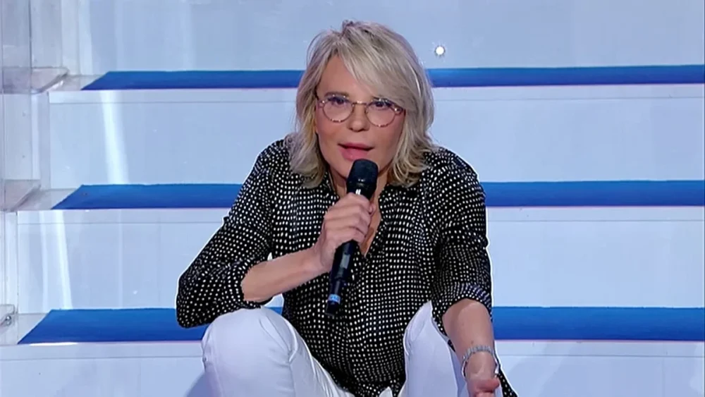 Uomini e Donne, Maria De Filippi ha deciso: “Ci sono dei requisiti da rispettare”