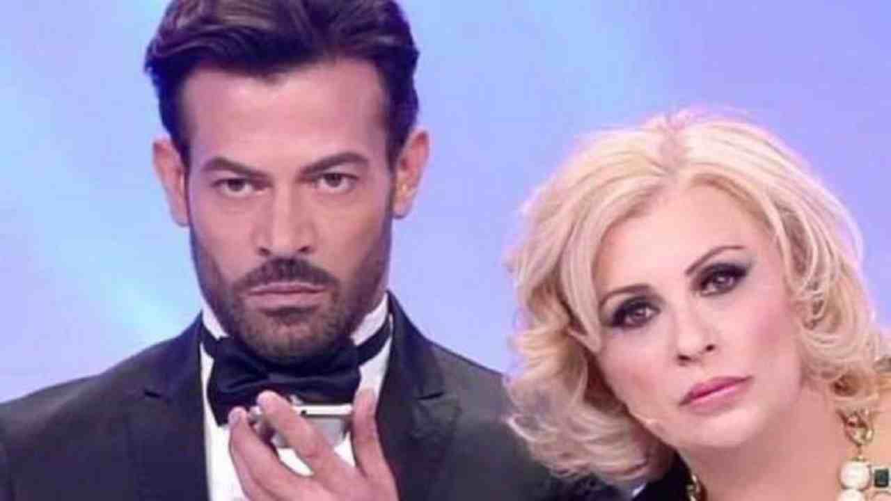 Uomini e Donne, Gianni Sperti e Tina Cipollari beccati così: intimi è dir poco