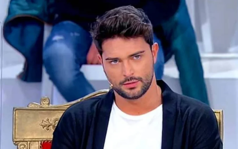 Uomini e Donne, Davide Donadei interviene sui social dopo le foto con Roberta Di Padua