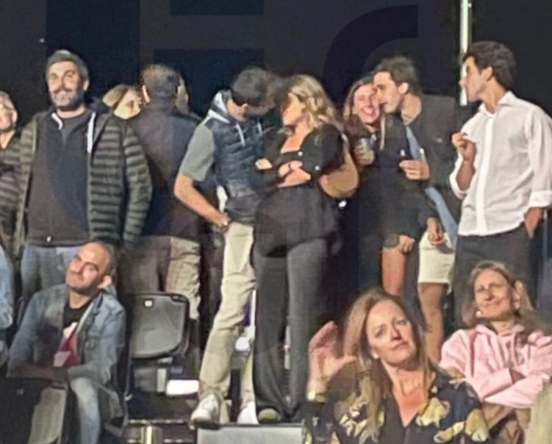 Galleria foto 'Shakira: ora Gerard Piqué flirta in pubblico con la nuova fidanzata' - foto 3