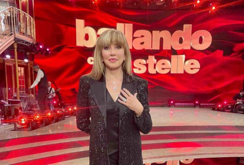 Ballando con le Stelle, Milly Carlucci a ruota libera: dal rapporto con Raimondo Todaro alla rivalità con Maria De Filippi