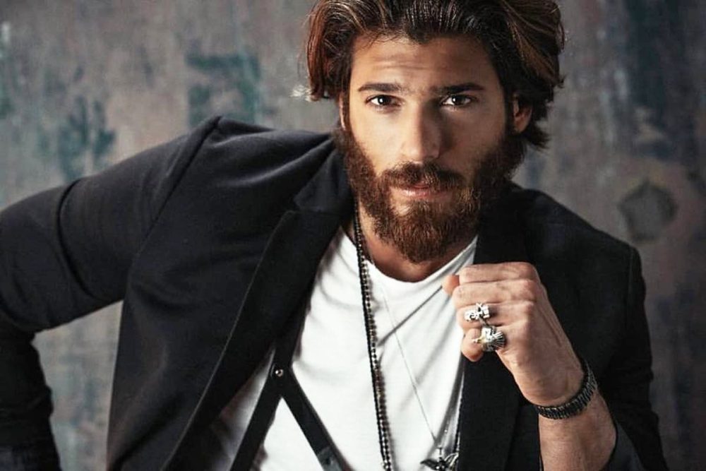 Venezia 79, Can Yaman in Dolce&Gabbana sul red carpet!