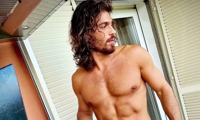 Can Yaman ancora più sexy nel nuovo spot De Cecco!