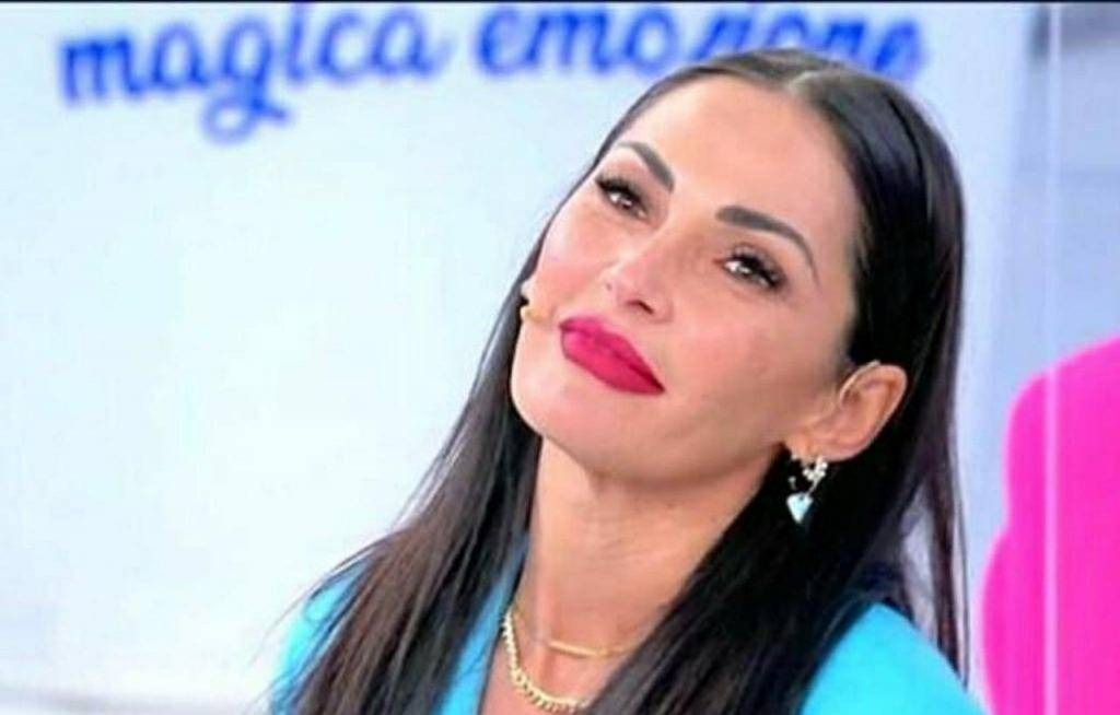 Uomini e Donne, Ida Platano sommersa dalle sue coccole: i fan approvano