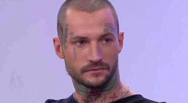 Galleria foto 'Uomini e Donne, Manuel Vallicella e la dedica speciale alla madre ‘post-mortem’' - foto 1