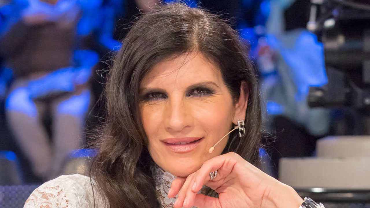 Gf Vip, Pamela Prati è una concorrente ufficiale: “Ha ritirato le denunce”