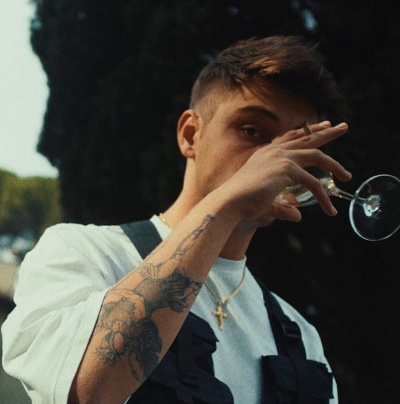 Galleria foto 'Amici, chi è Tommy Dali? Vita privata, Instagram, età… tutto su di lui!' - foto 2