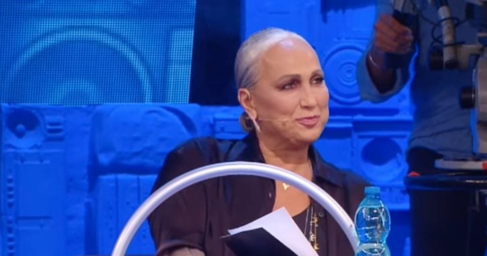 Amigos, Alessandra Celentano hace un impactante anuncio: “Me he comprometido con…”