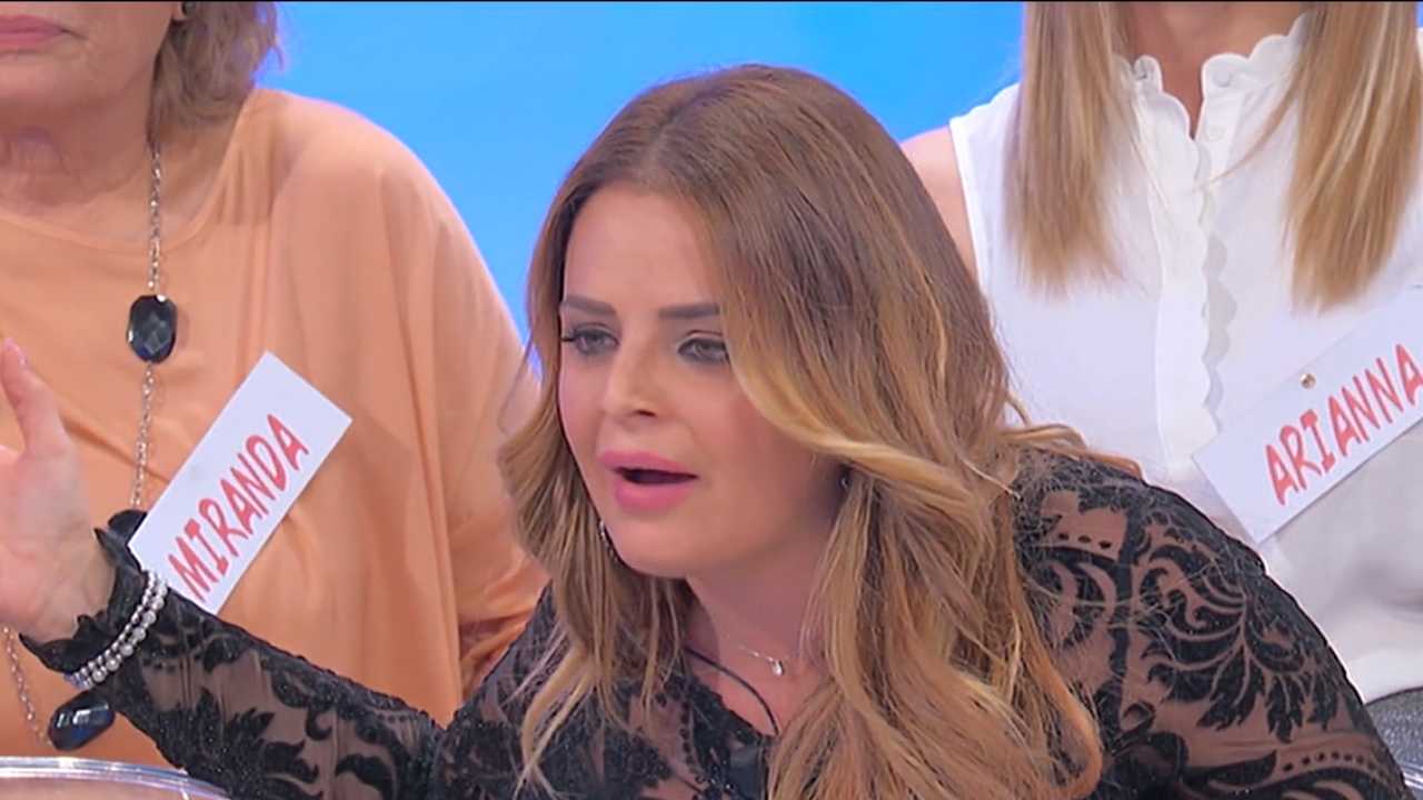 Uomini e Donne, Roberta Di Padua esce allo scoperto su Davide Donadei