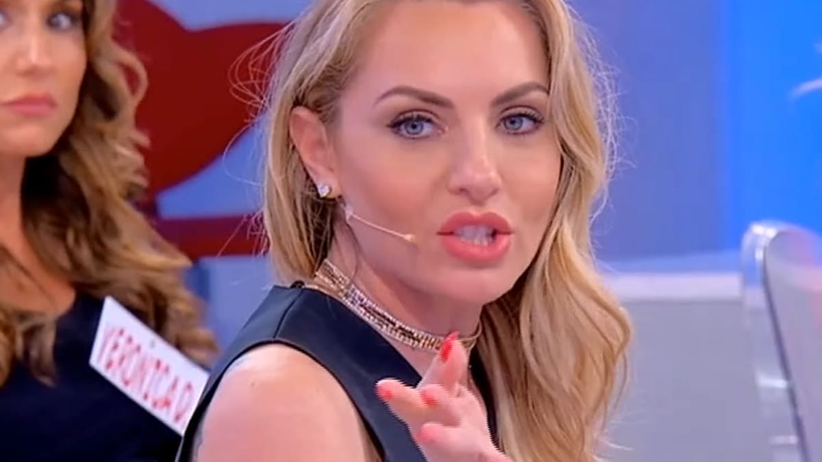 Uomini e Donne, ex dama denuncia tutto: “Anche le aggressioni verbali è violenza”