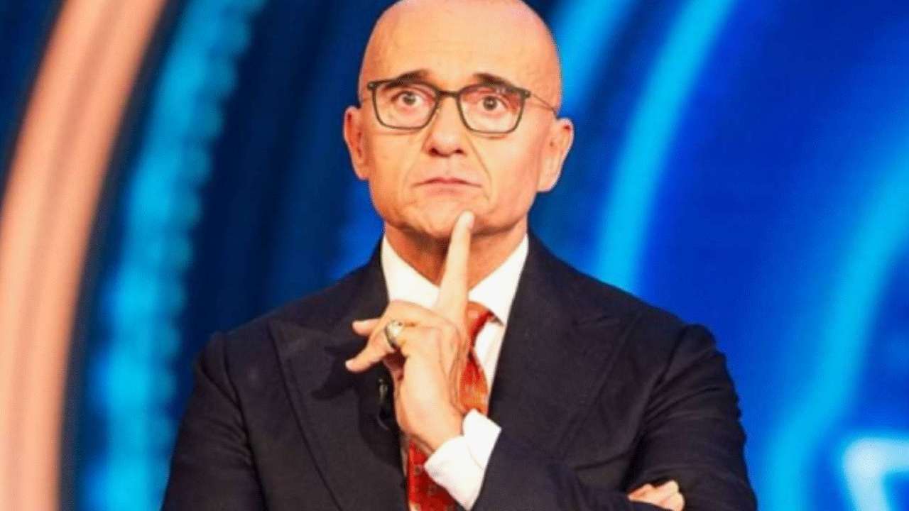 Gf Vip, Alfonso Signorini lo rivela in diretta: “Anch’io ne sono stato vittima”